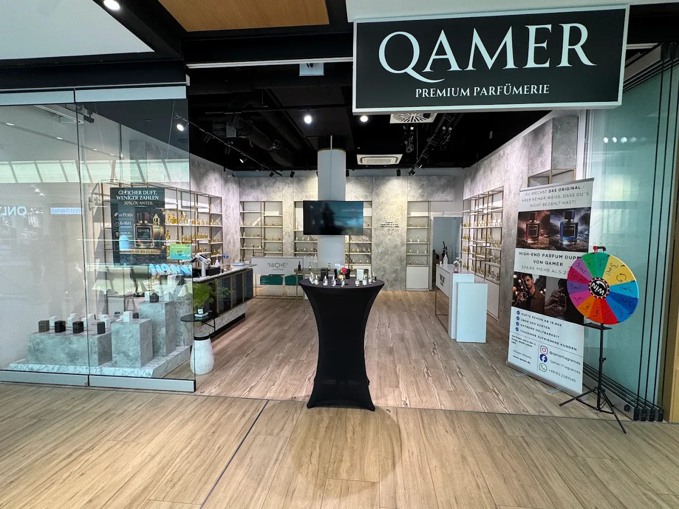 QAMER Premium Parfümerie im Untergeschoss des FLAiR Fürth